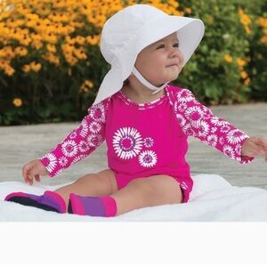 Sun Smarties
Girls pink rash guard 18/24m
